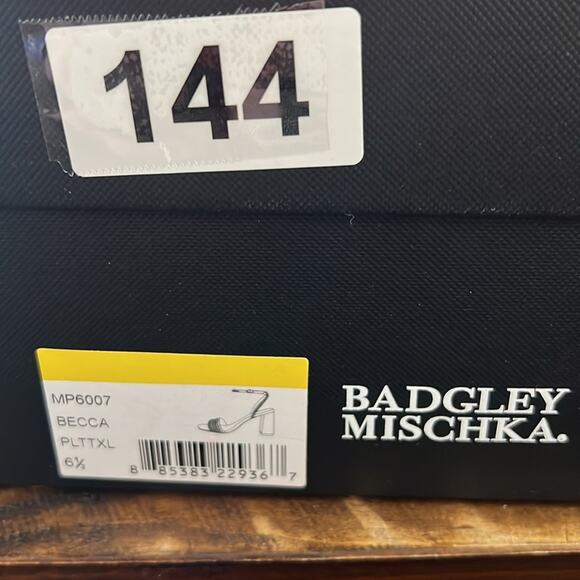 Badgley Mischka Becca Jeweled Dressy Block Heel Sandals NEW Size 6.5 - Picture 12 of 12